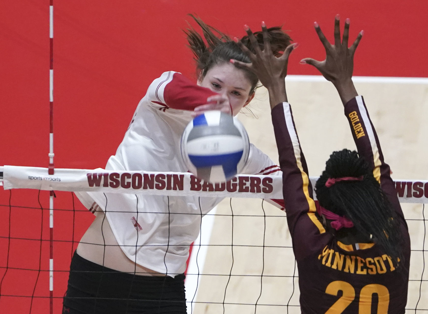 2019-10-13-UW vs MN Volleyball 07-10132019172538